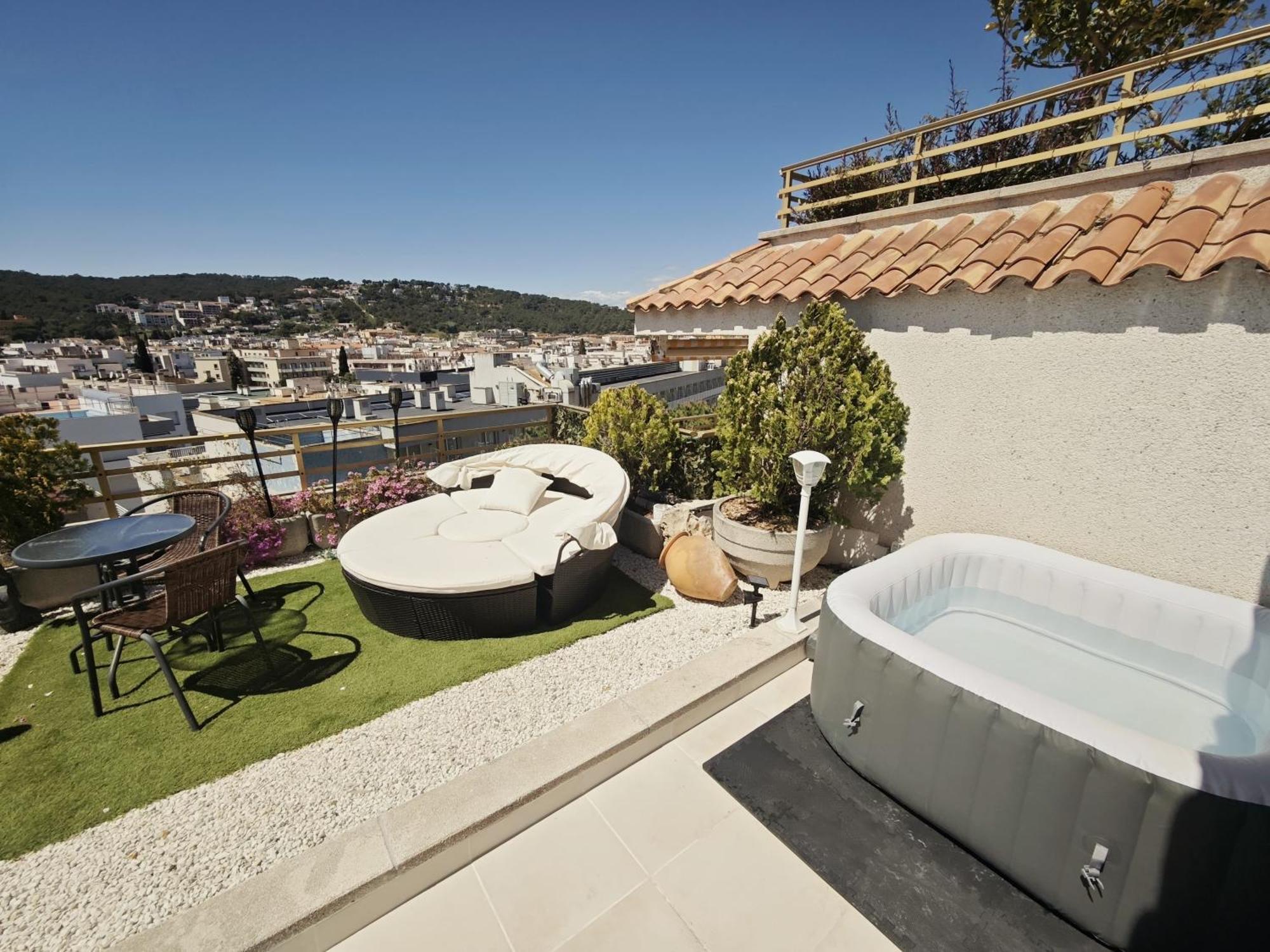 Apartment Luna Tossa De Mar With Jacuzzi, 5Mins Walking To The Beach, Sea And Castle View Big Terrace Exterior foto